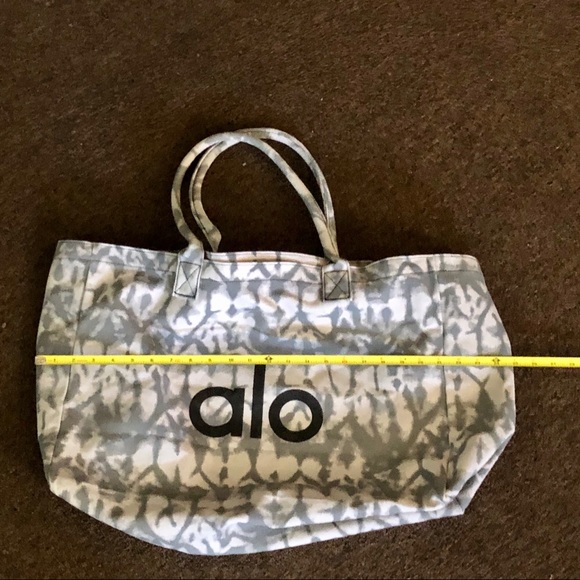 ALO Yoga Tote Bag - Picture 8 of 8